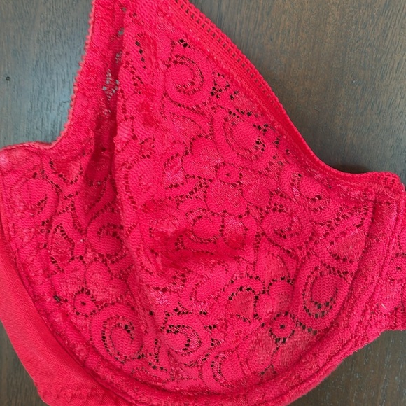 Vintage underwire bra. 34C. Adjustable straps. Elastic is stretchy. Red lace. - Picture 2 of 10